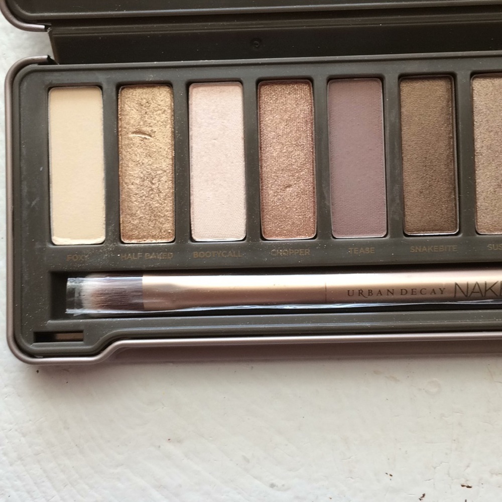 ❌ SOLD ❌ Urban Decay Naked2 Eyeshadow Pallete - Picture 5 of 8